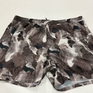 all in motion Brown and Black Camo Athletic Men’s Shorts, XL